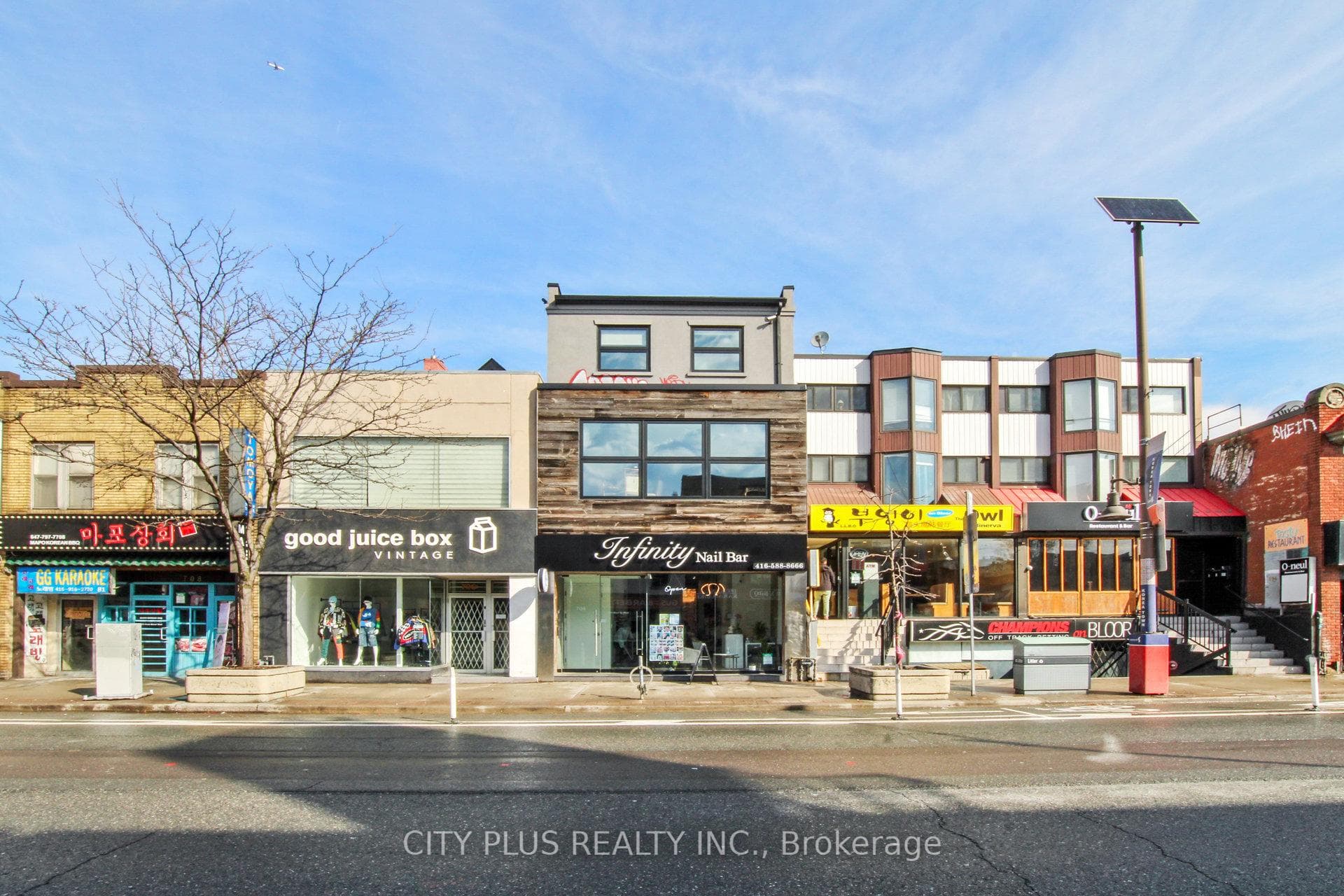 704 Bloor Street, Annex / Yorkville / Summerhill, ON M6G 1L4 - Photo 1