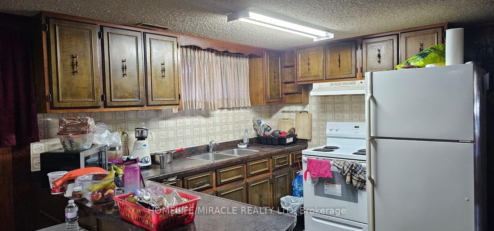 7324 Reindeer Drive, Mississauga, ON L4T 2M8 - Photo 1