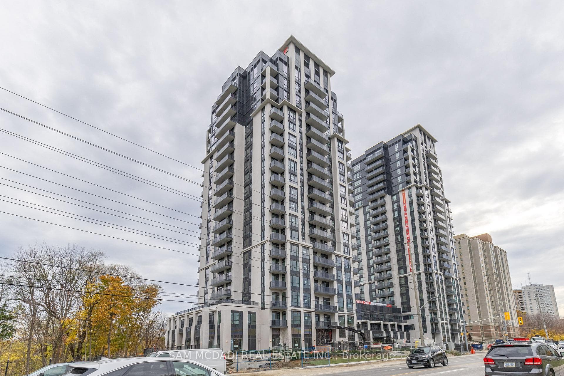 204 Burnhamthorpe Road Unit 404, Mississauga, ON L5A 4L4 - Photo 1