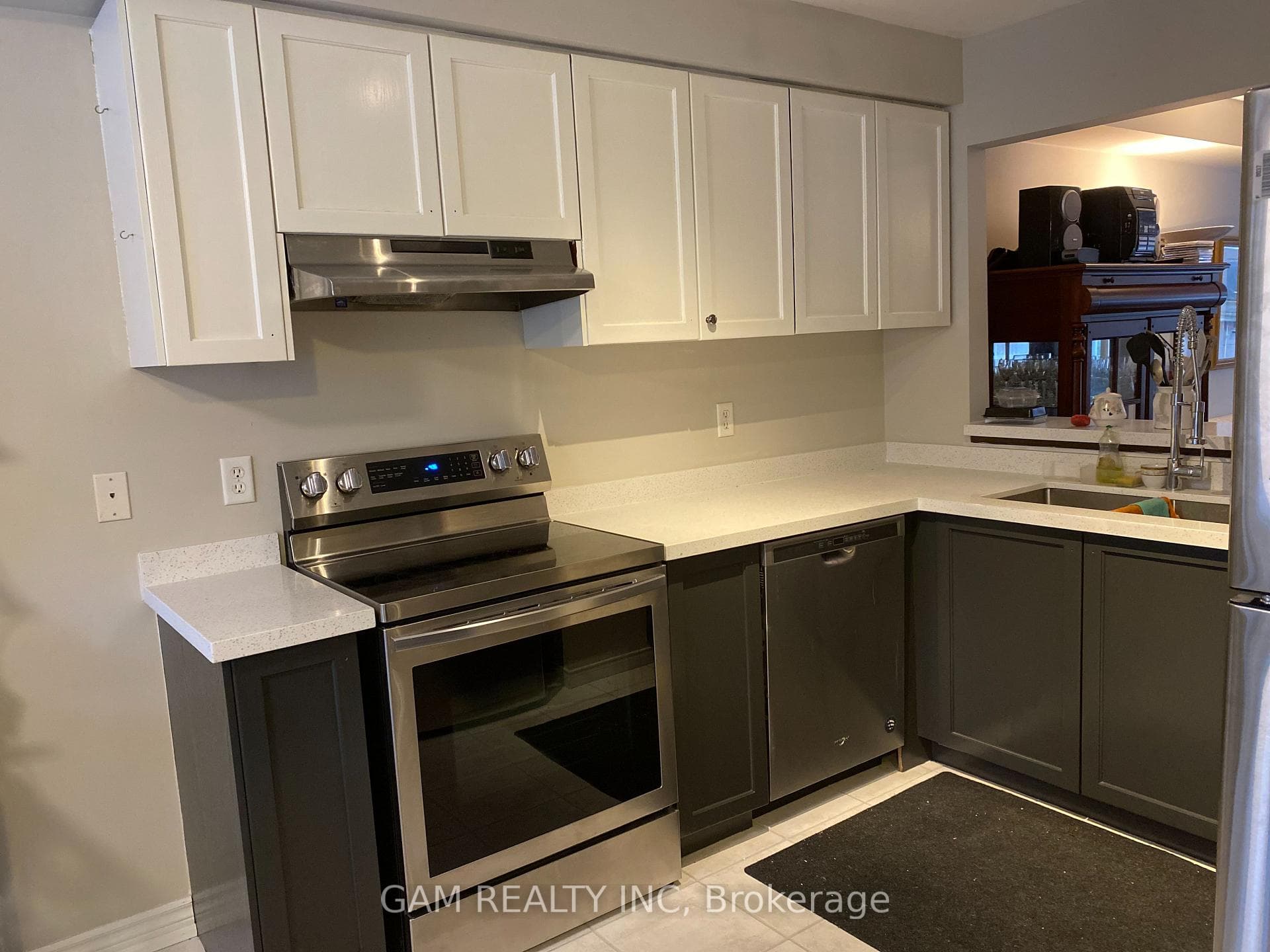 2189 Postmaster Drive Unit 14, Oakville, ON L6M 4E6 - Photo 1