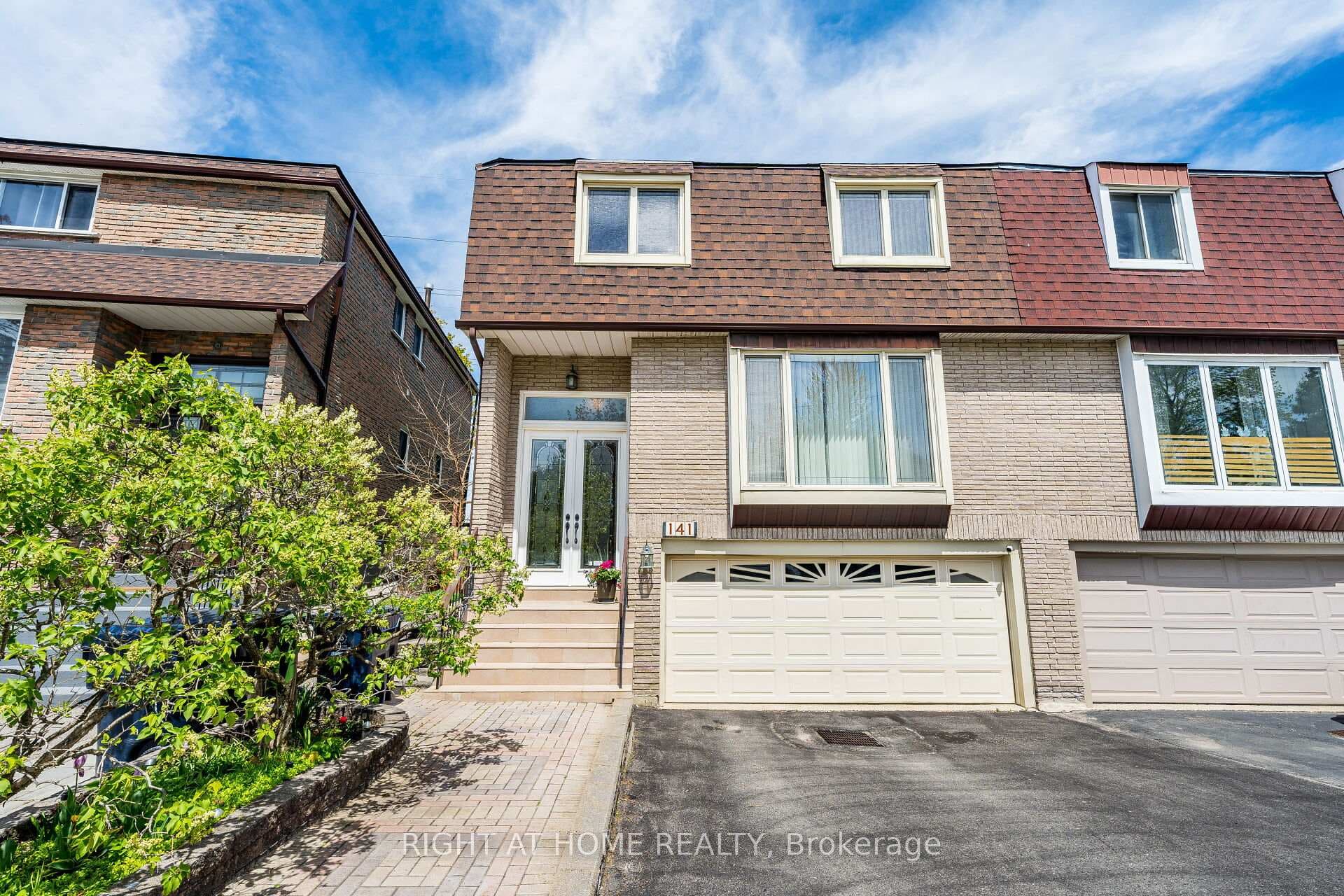 141 Dollery Court, Thornhill / Willowdale, ON M2R 3N9 - Photo 1