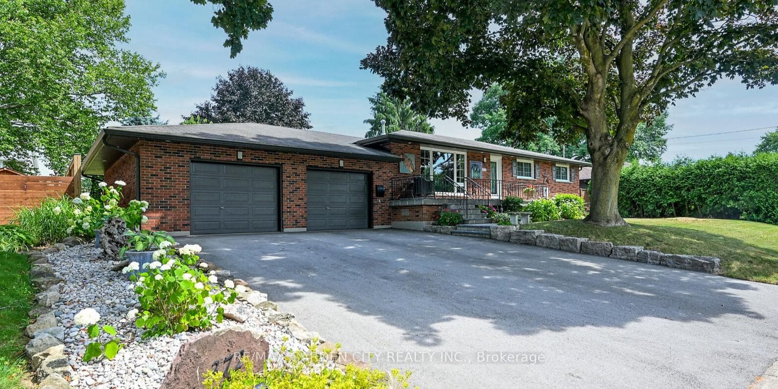 372 Book Road, Grimsby