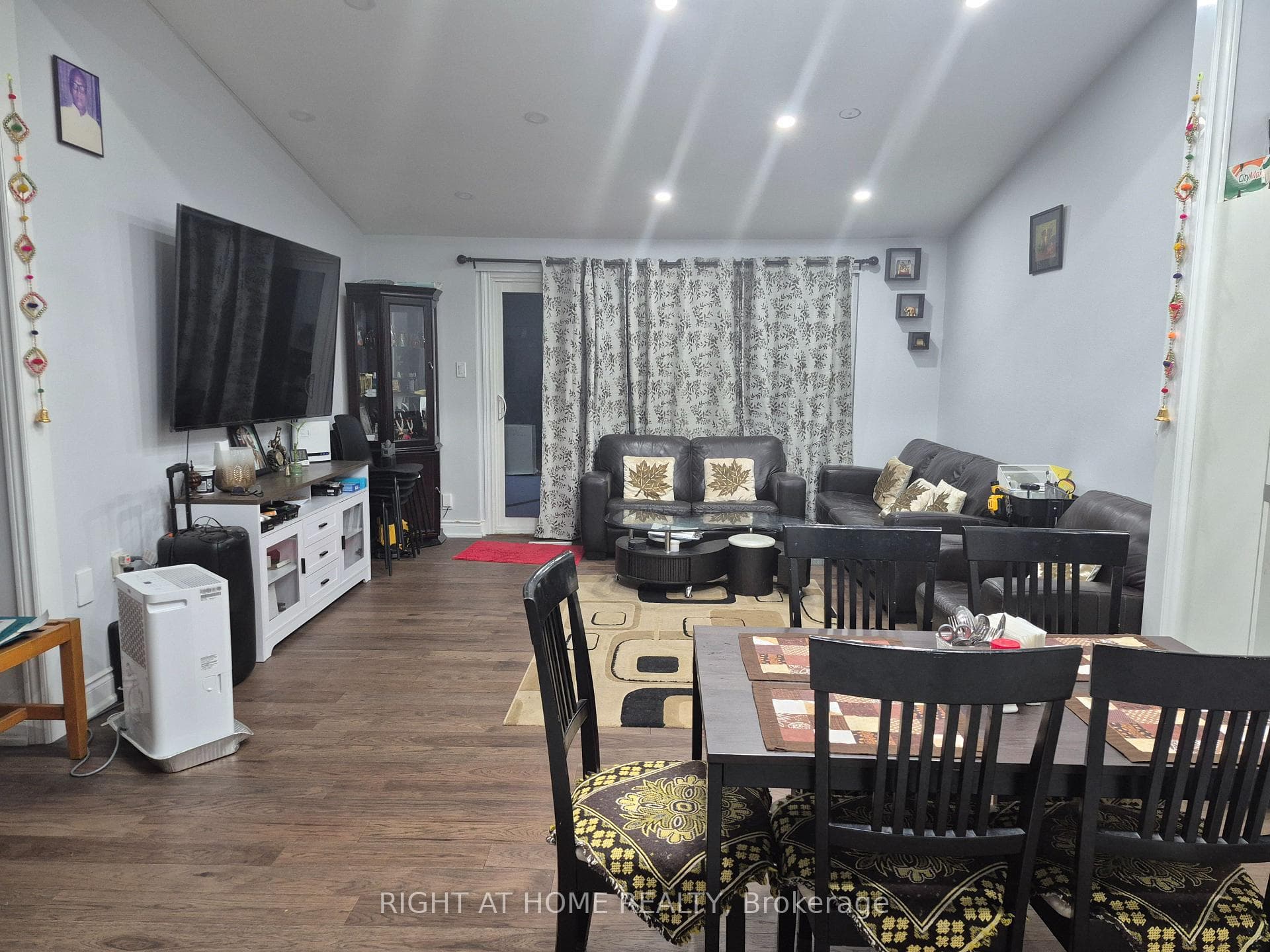 11 Lesterwood Crescent, Scarborough (West Hill / Highland Creek), ON M1P 3L5 - Photo 1