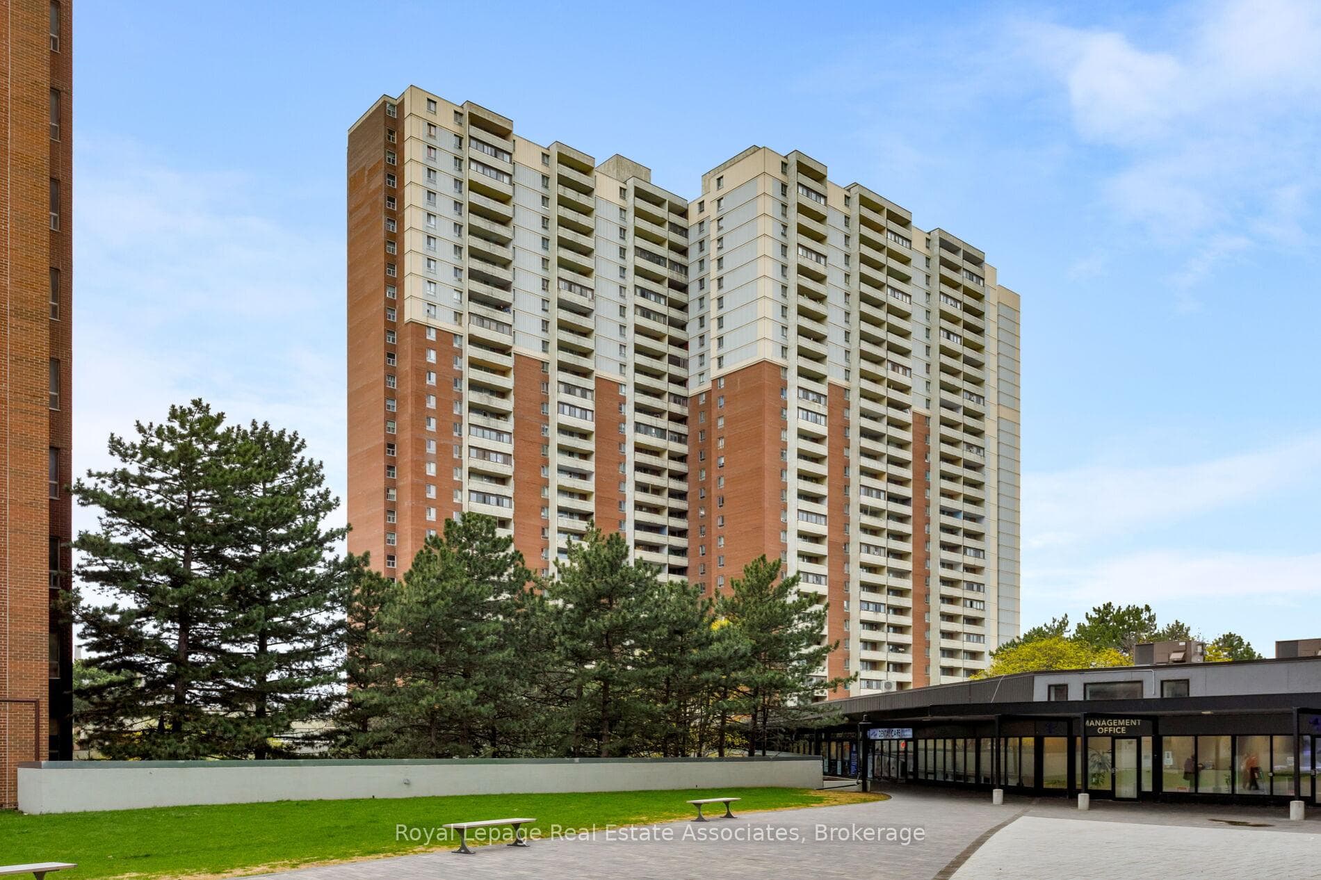 5 Massey Square Unit 1710, Danforth / East York, ON M4C 5L6 - Photo 1
