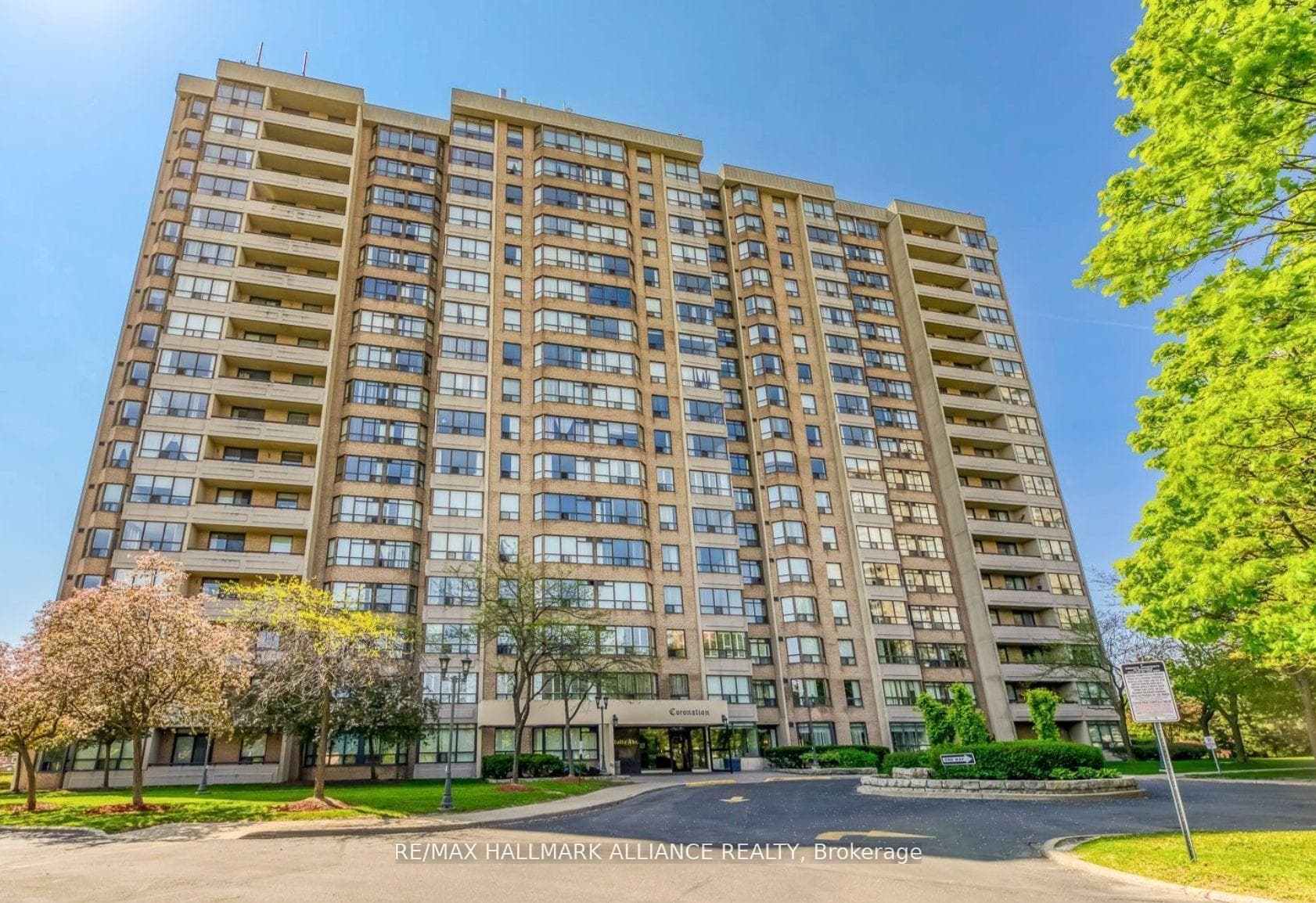 30 Malta Avenue Unit 307, Brampton, ON L6Y 4W6 - Photo 1