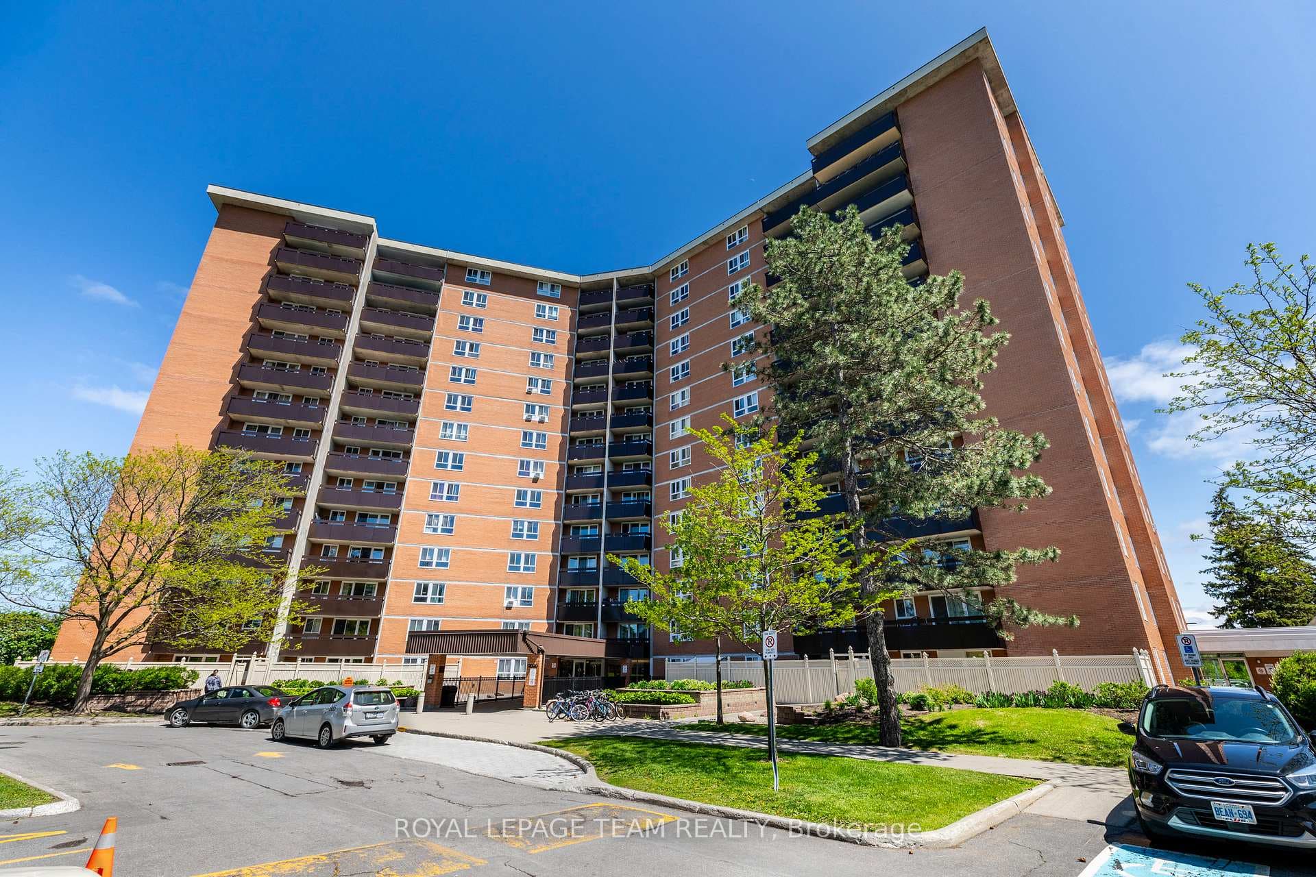 2020 Jasmine Crescent Unit 313, Beacon Hill North - South and Area, ON K1J 8K5 - Photo 1