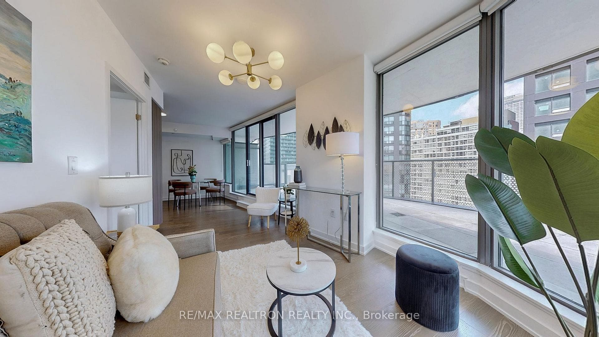 11 Wellesley Street Unit 811, Downtown Toronto / Waterfront, ON M4Y 0G4 - Photo 1