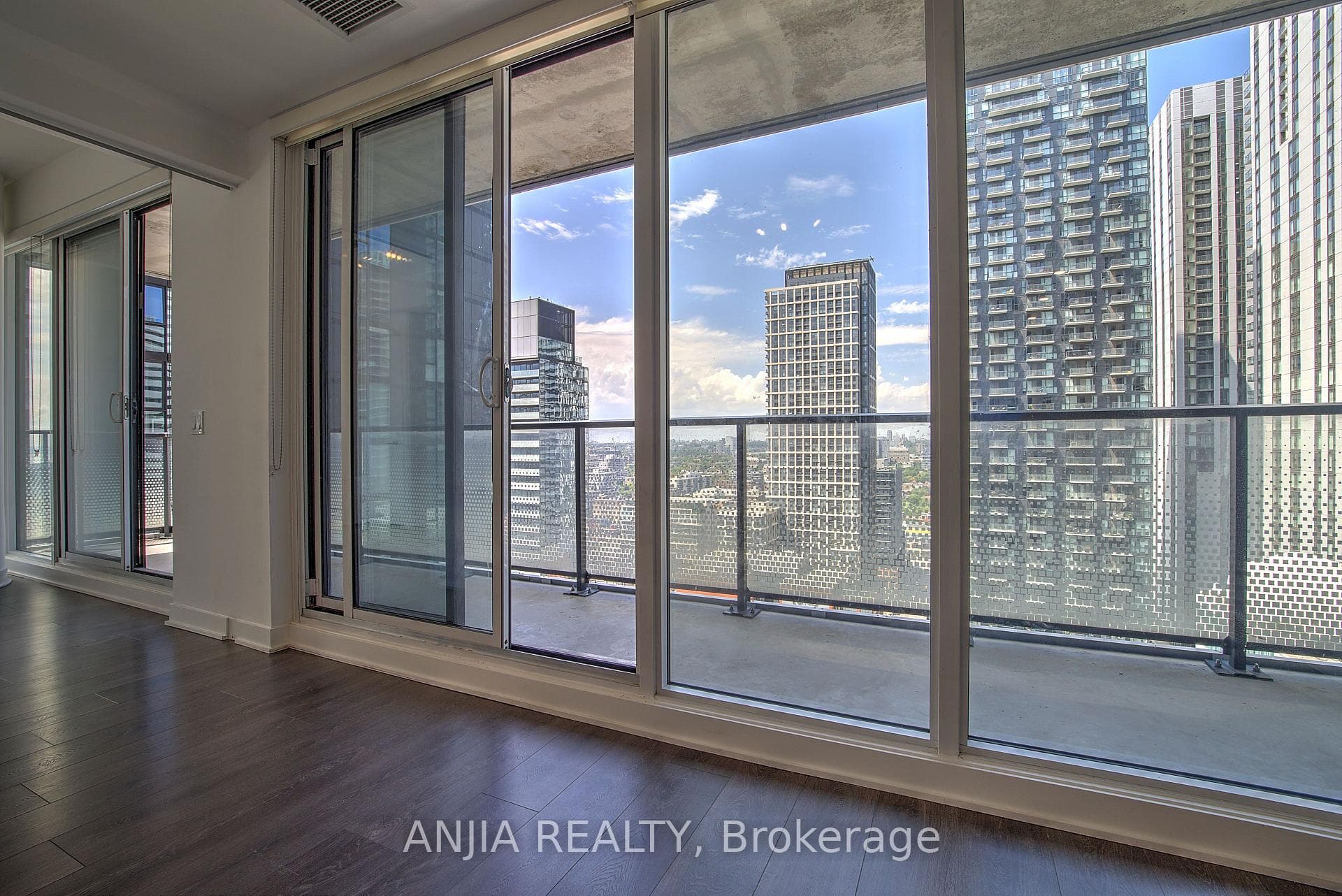 115 Blue Jays Way Unit 3209, Downtown Toronto / Waterfront, ON M5V 3T3 - Photo 1