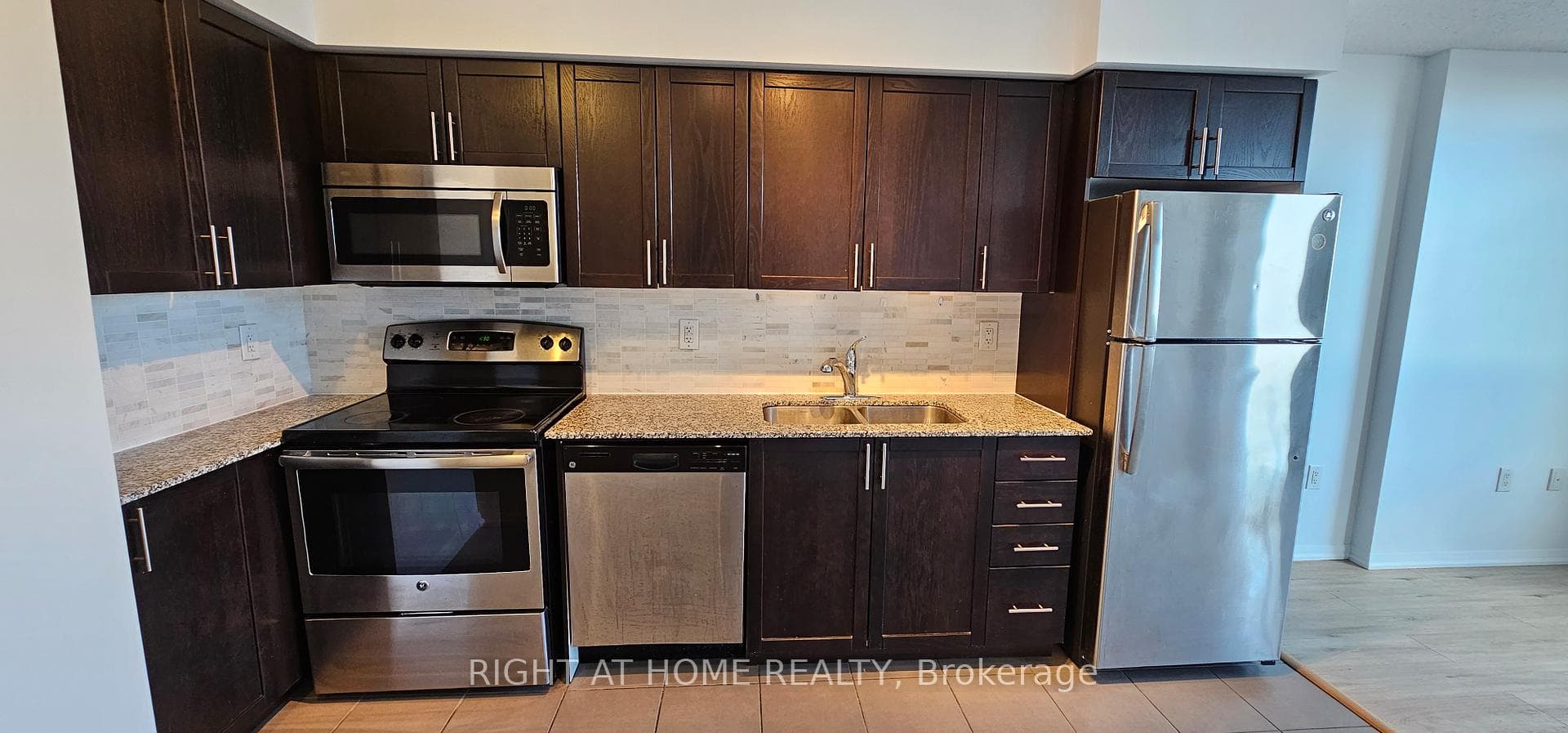 830 Lawrence Avenue Unit 2010, York / Weston, ON M6A 0B6 - Photo 1