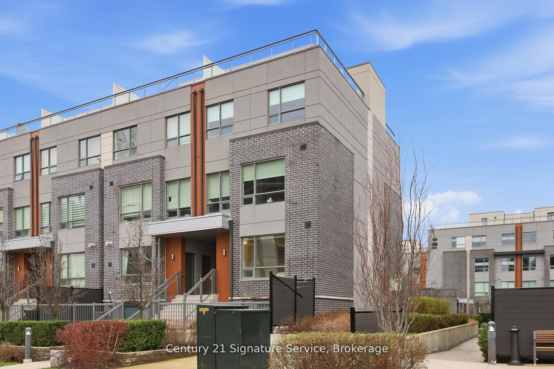 1238 Cawthra Road Unit 2, Mississauga, ON L5G 0B6 - Photo 1