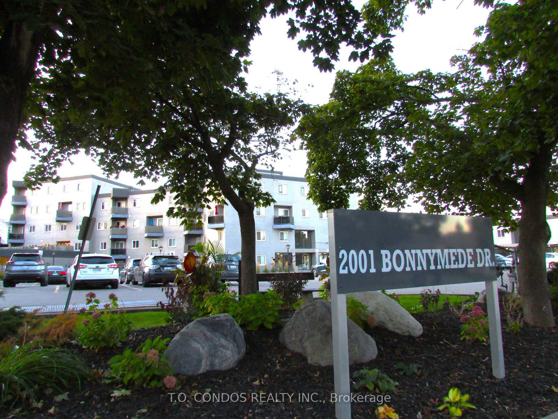 2001 Bonnymede Drive Unit 213, Mississauga, ON L5J 4H8 - Photo 1