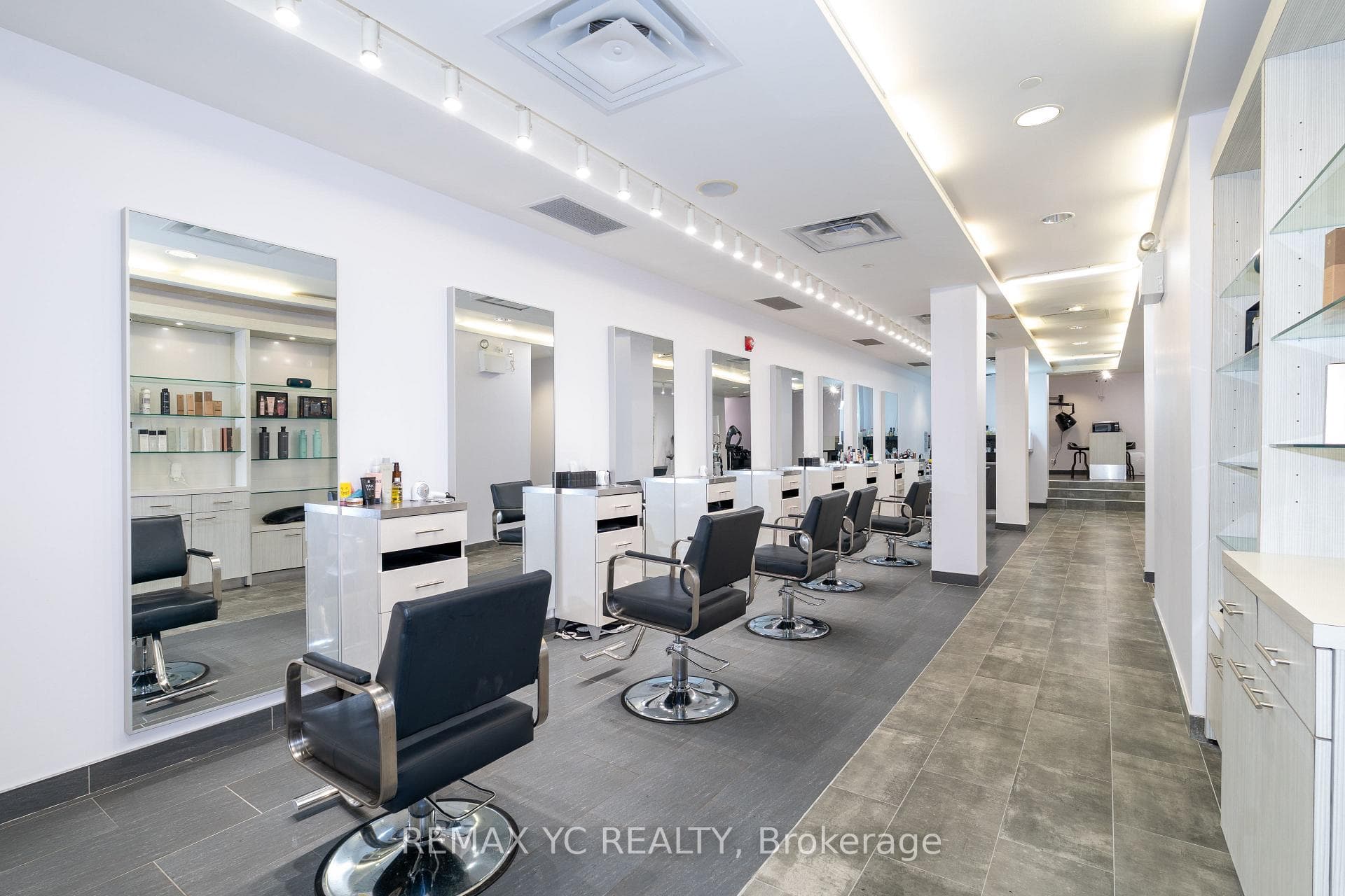 2409 Yonge Street, Leaside / Davisville, ON M4P 2E7 - Photo 1