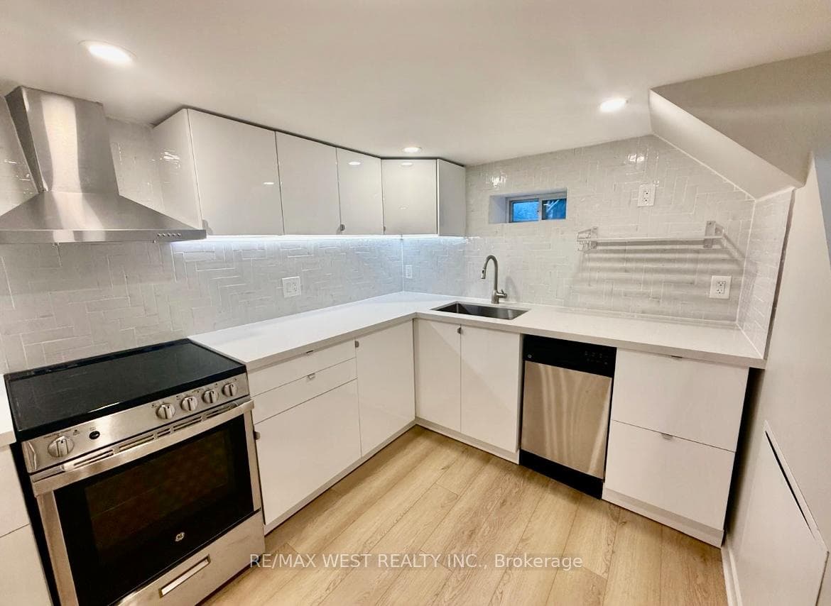 10 Vimy Avenue Unit Bsmt, York / Weston, ON M9N 2W2 - Photo 1