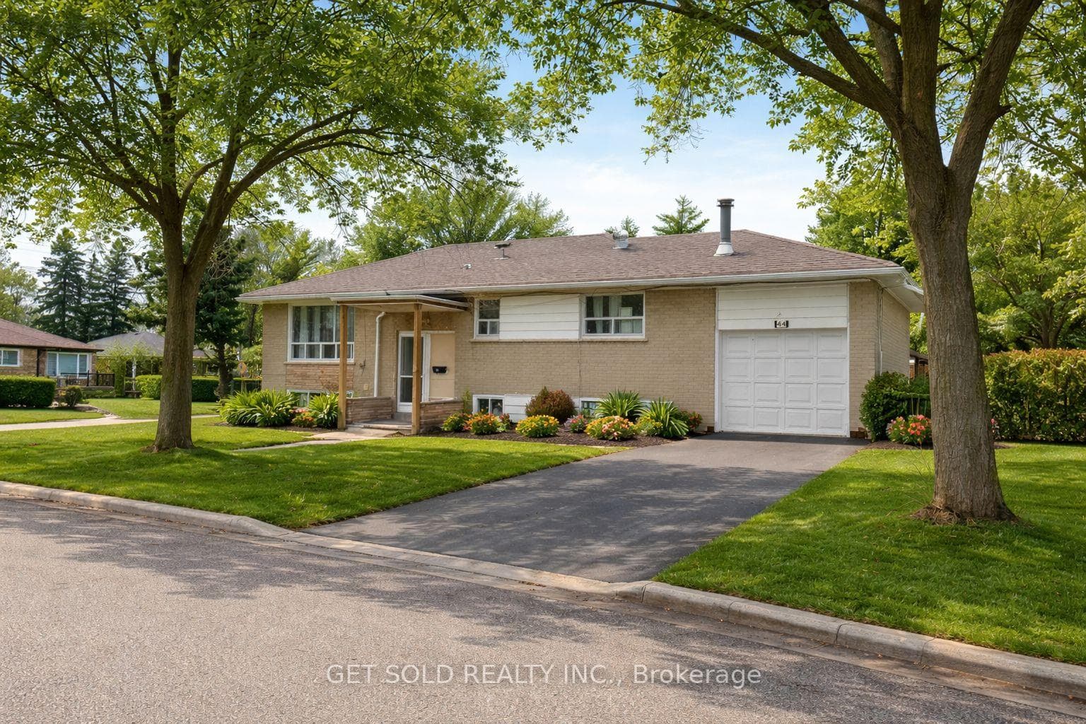 44 Dashwood Crescent, Etobicoke (West Mall / Rexdale), ON M9V 2N8 - Photo 1