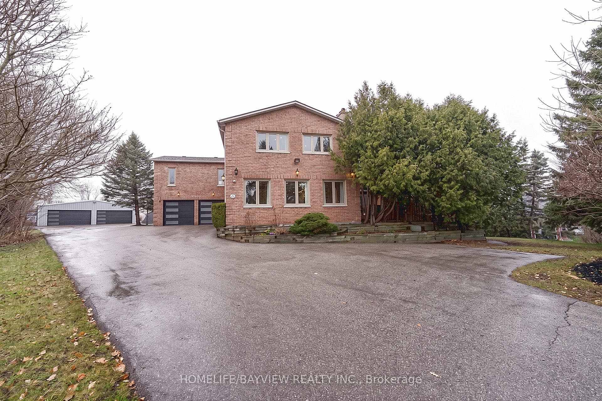 25 Whispering Pine Trail, Aurora, ON L4G 5C7 - Photo 1