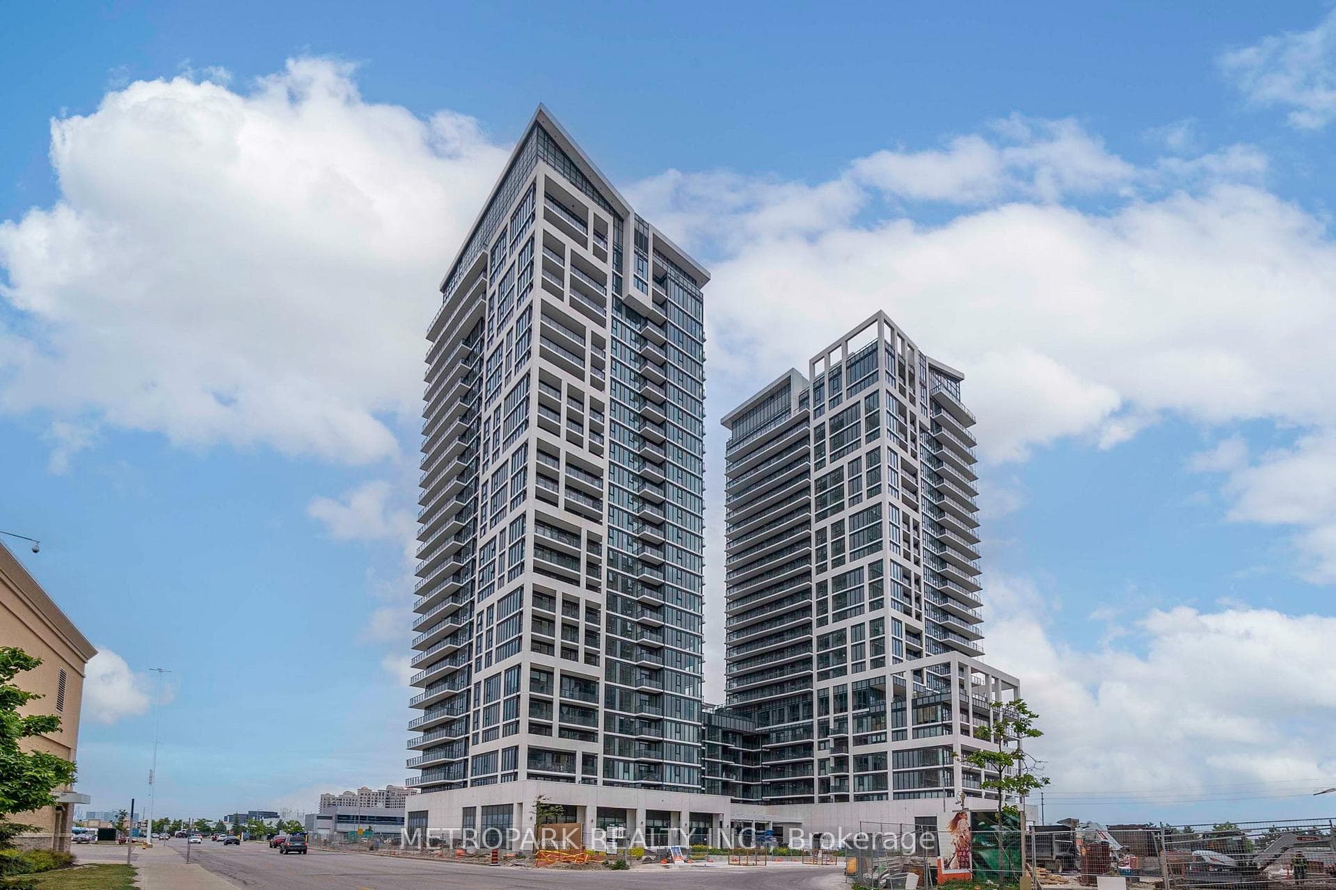 9000 Jane Street Unit 704, Vaughan, ON L4K 0M6 - Photo 1