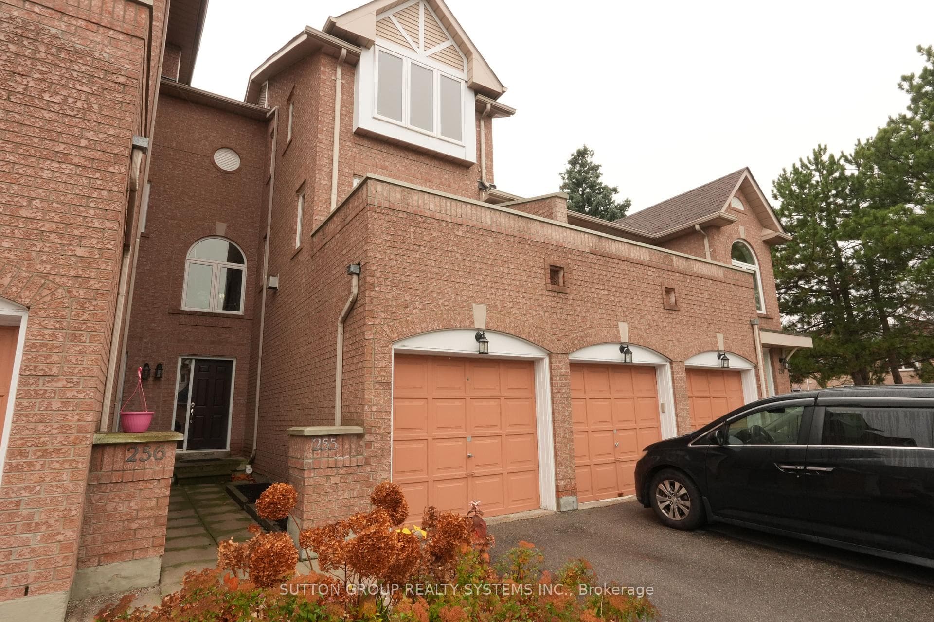 60 Barondale Drive Unit 255, Mississauga, ON L4Z 3N8 - Photo 1