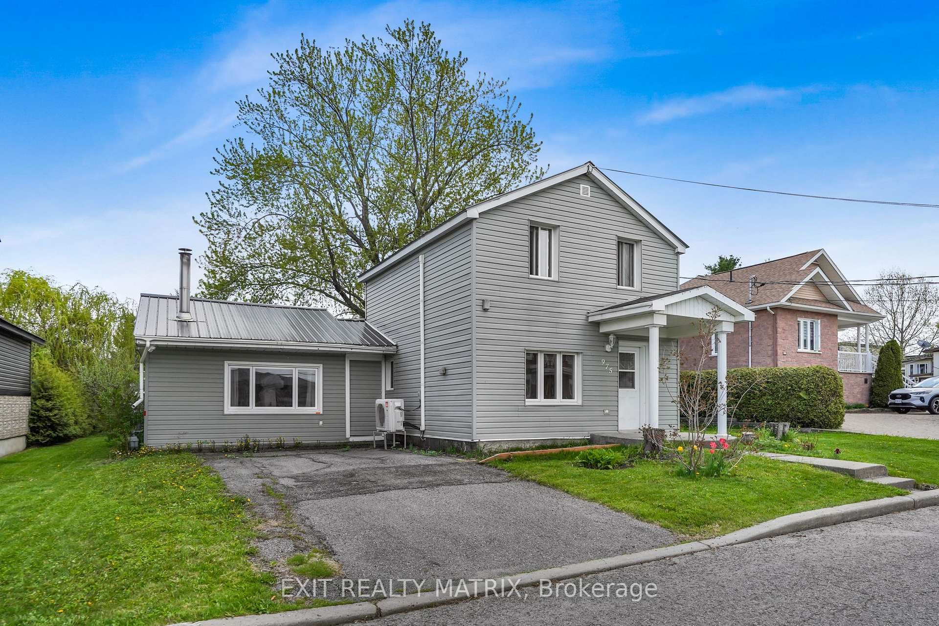 975 Queen Street, Champlain