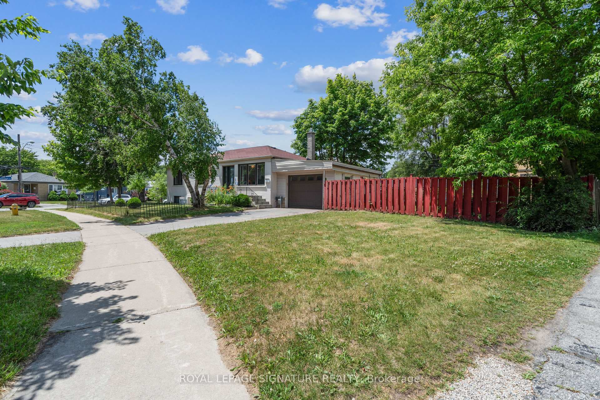 2 Alanbury Crescent, Scarborough (West Hill / Highland Creek)