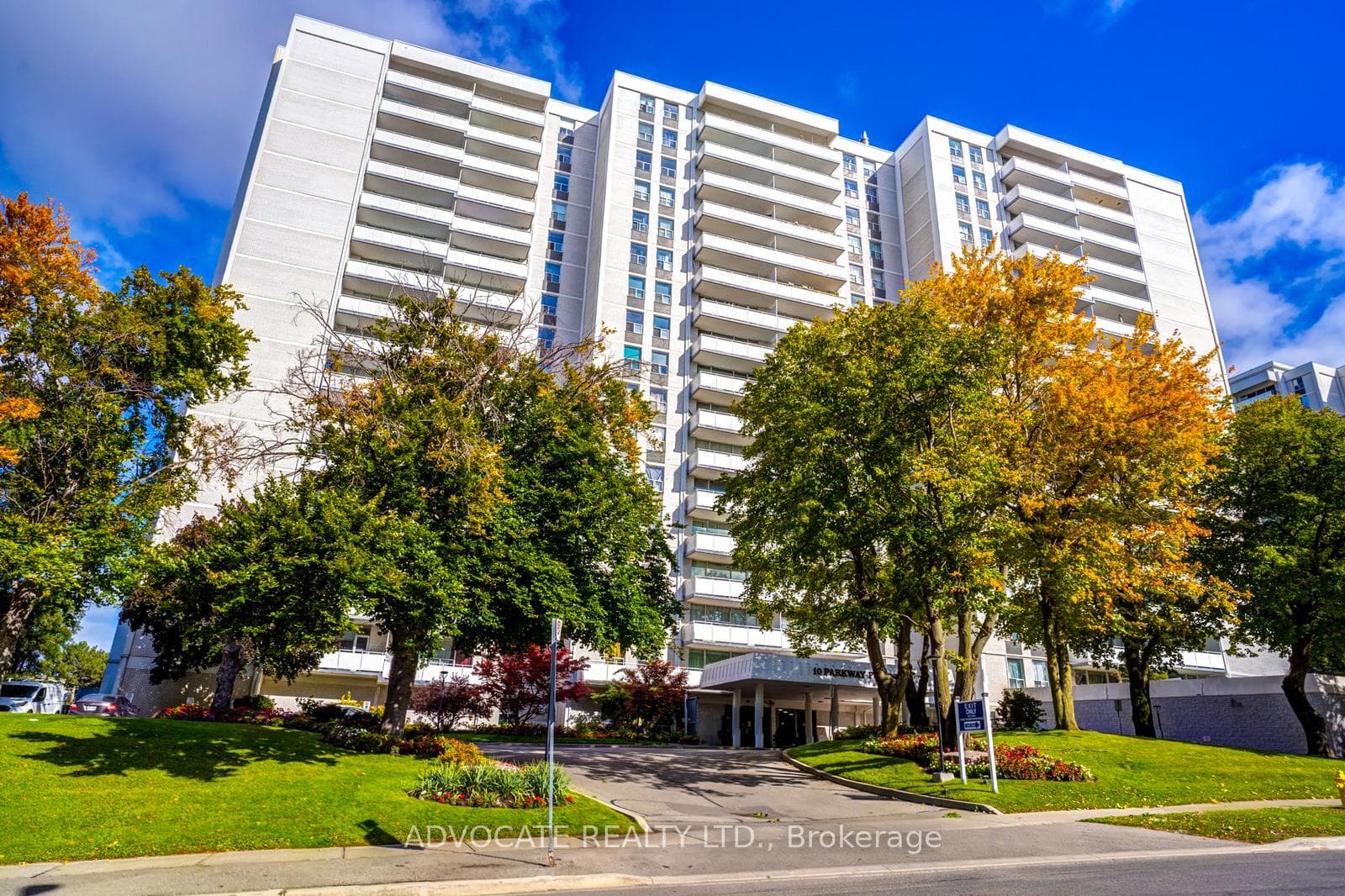 10 Parkway Forest Drive Unit 802, Hillcrest Village / Bayview Village, ON M2J 1L3 - Photo 1