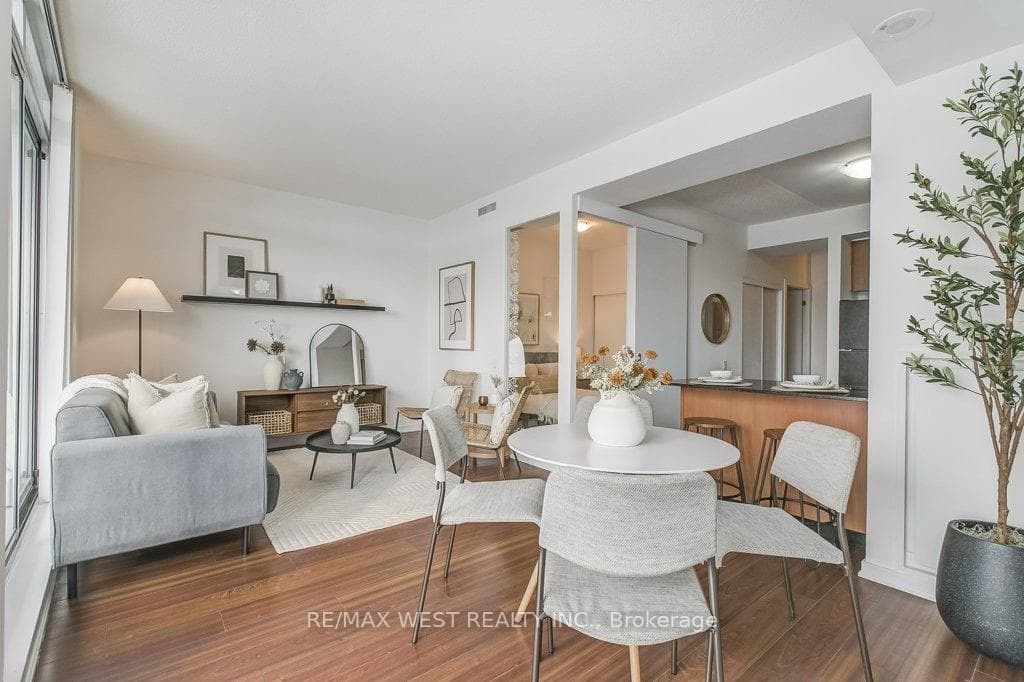30 Canterbury Place Unit 501, Thornhill / Willowdale, ON M2N 0B9 - Photo 1