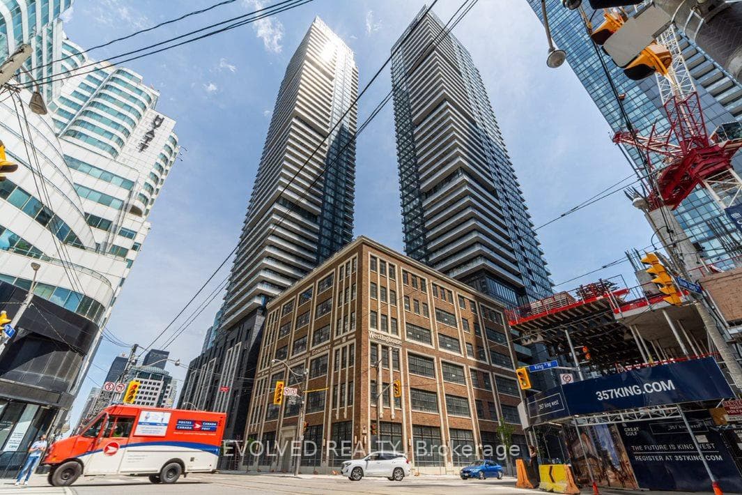 125 Blue Jays Way Unit 3002, Downtown Toronto / Waterfront, ON M5V 0N5 - Photo 1