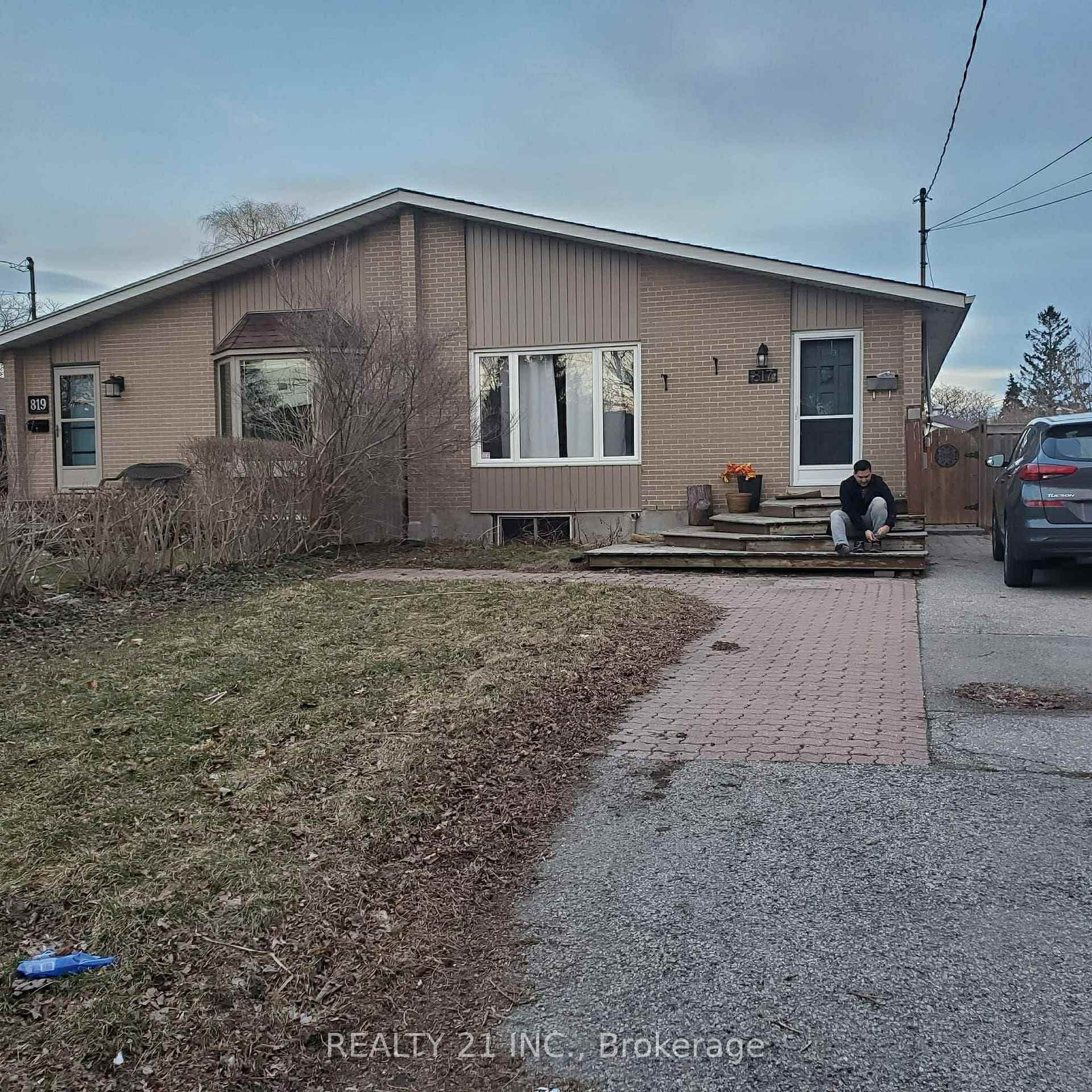 817 Sanok Drive Unit Basement, Pickering, ON L1W 2R1 - Photo 1