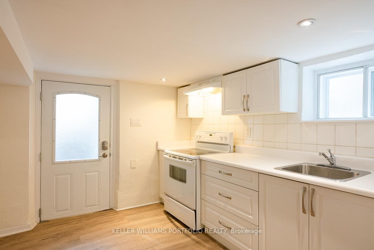 821 Gladstone Avenue Unit Lower, Bloor West Village / Swansea, ON M6H 3J7 - Photo 1