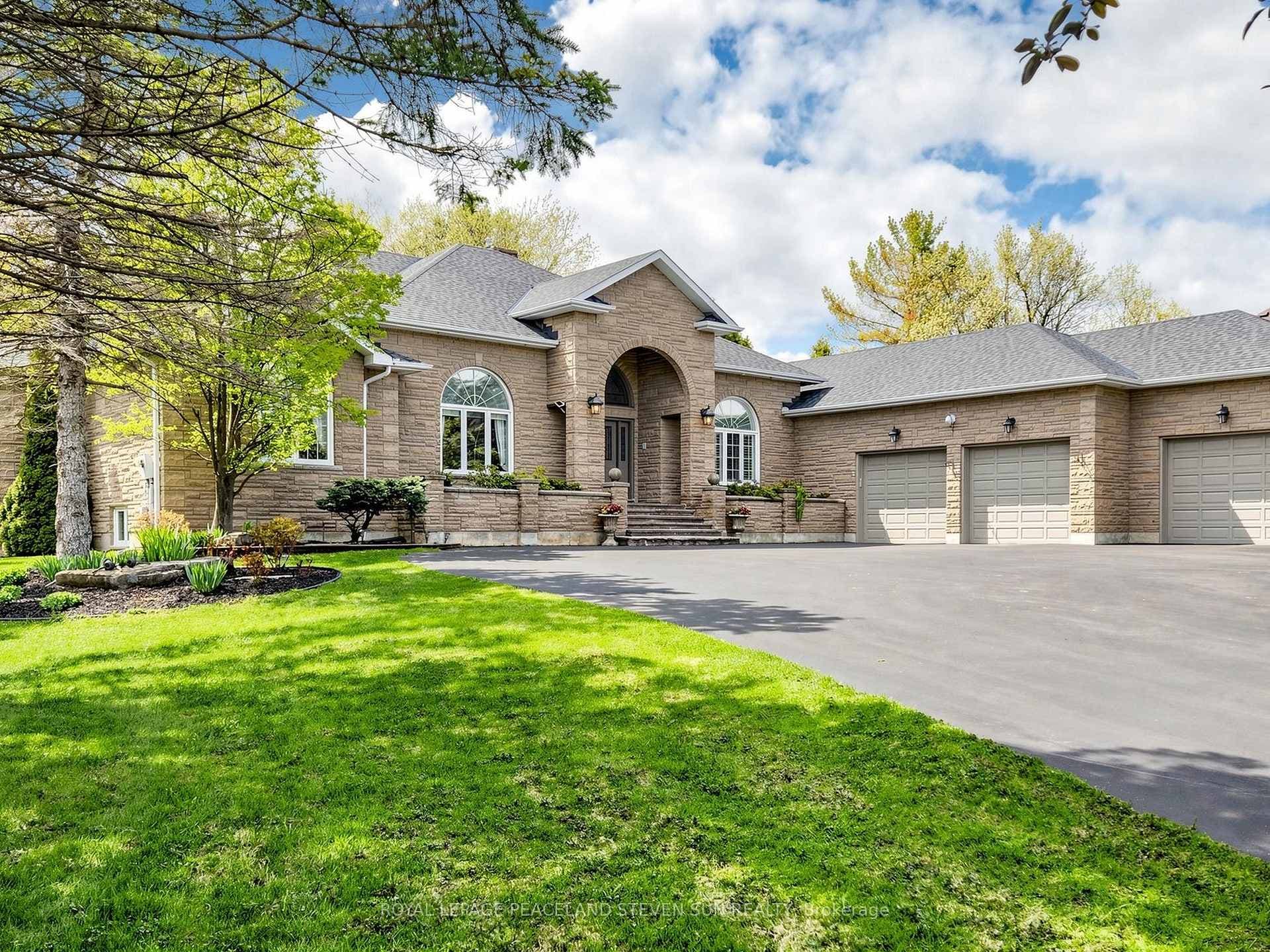 48 Buggey Lane, Ajax