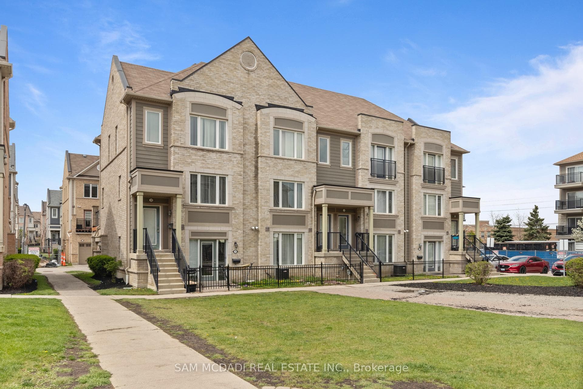 3050 Erin Centre Boulevard Unit 112, Mississauga, ON L5M 0P5 - Photo 1