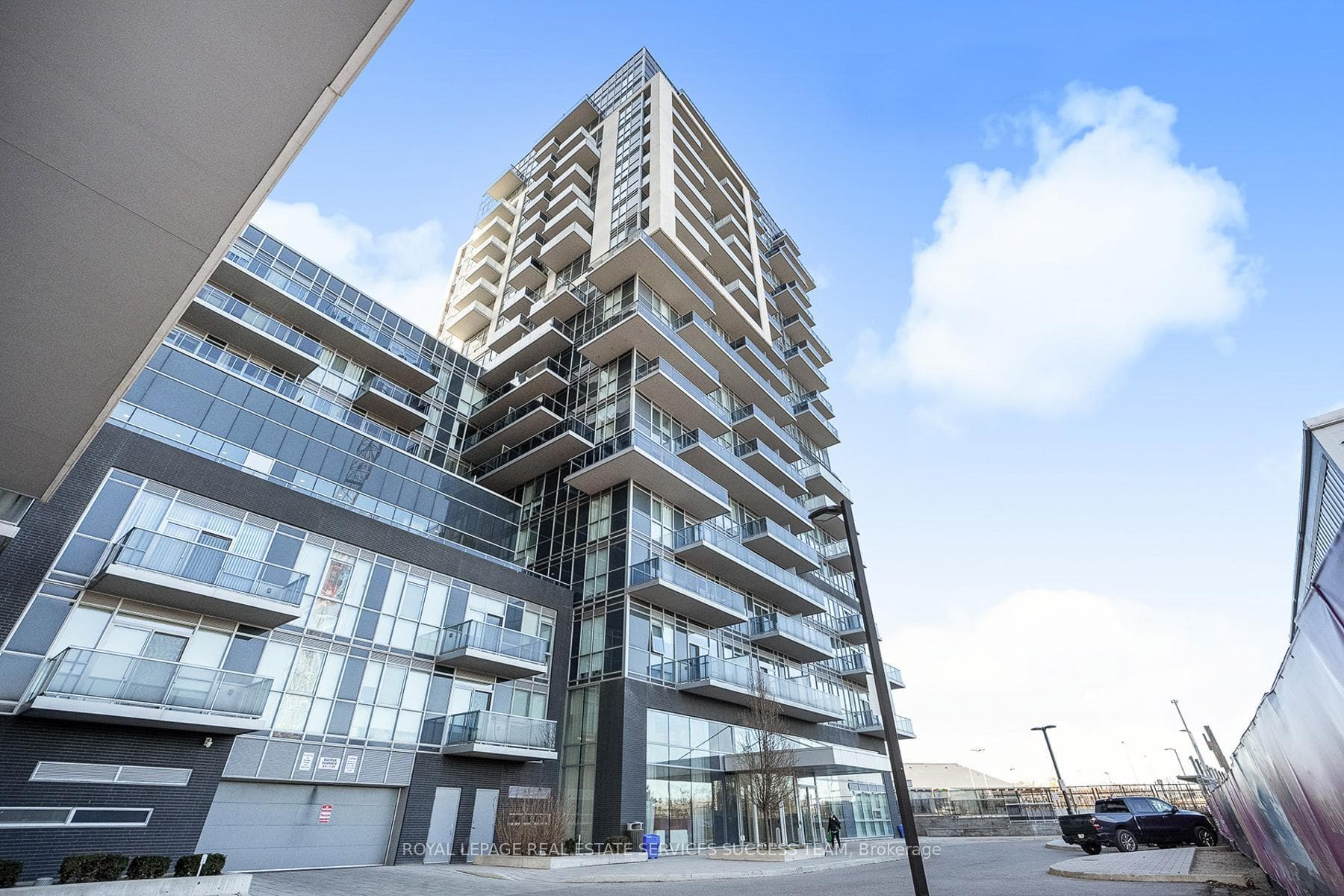 2093 Fairview Street Unit 1407, Burlington, ON L7R 0E6 - Photo 1