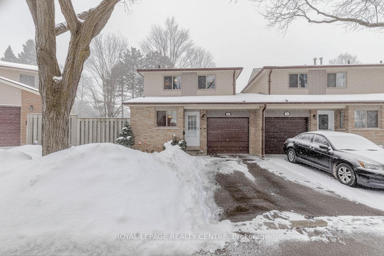 2655 Gananoque Drive Unit 13, Mississauga, ON L5N 3A6 - Photo 1