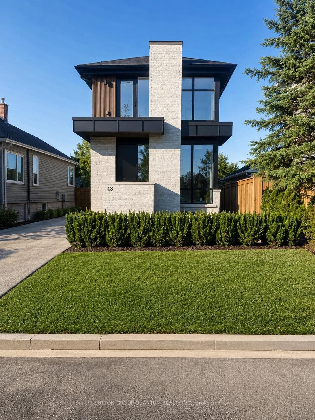 43 Elmwood Avenue Unit #4, Mississauga, ON L5G 3K1 - Photo 1