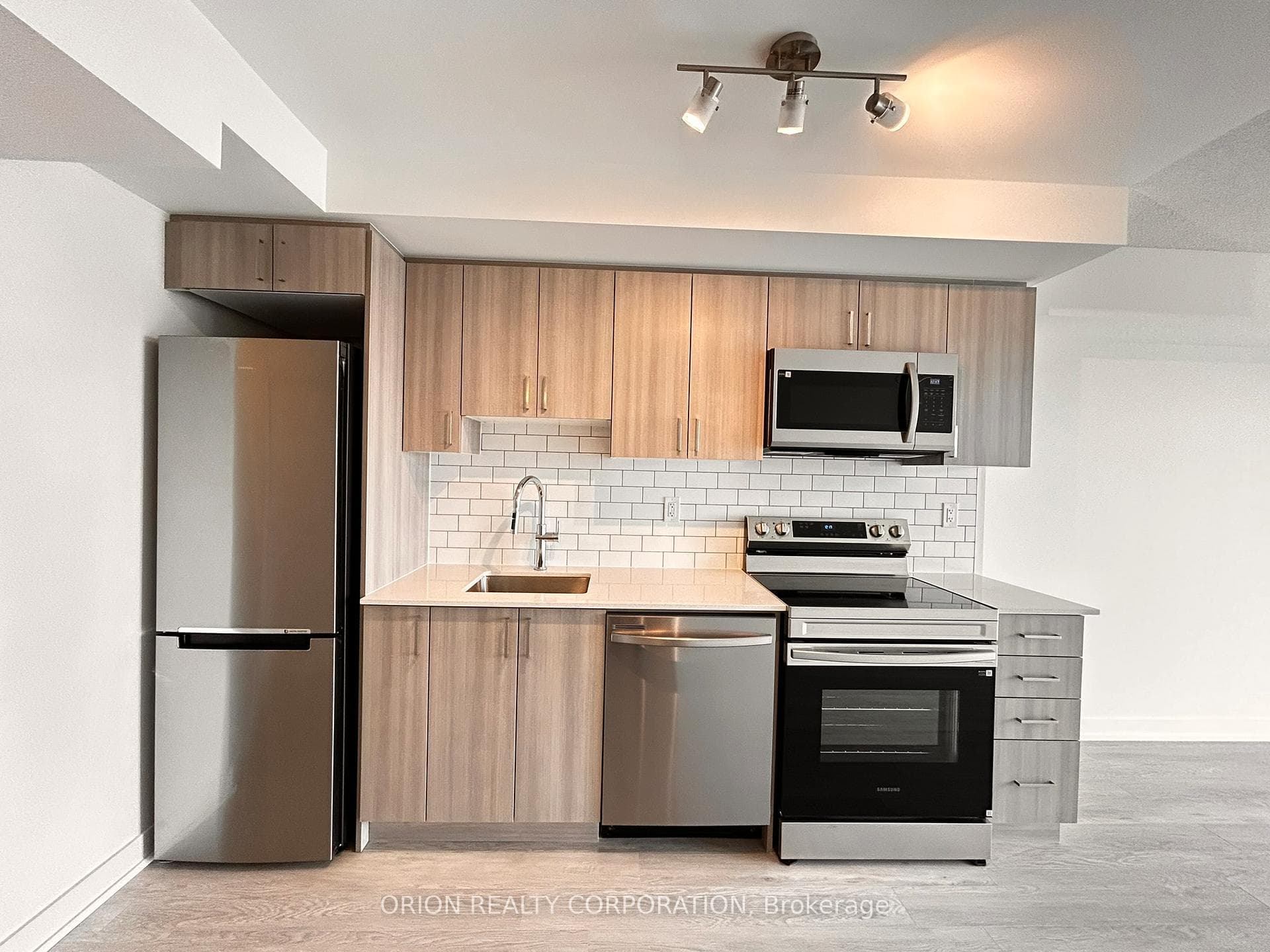 1010 Sandy Beach Road Unit 2404, Pickering, ON L1W 0C7 - Photo 1