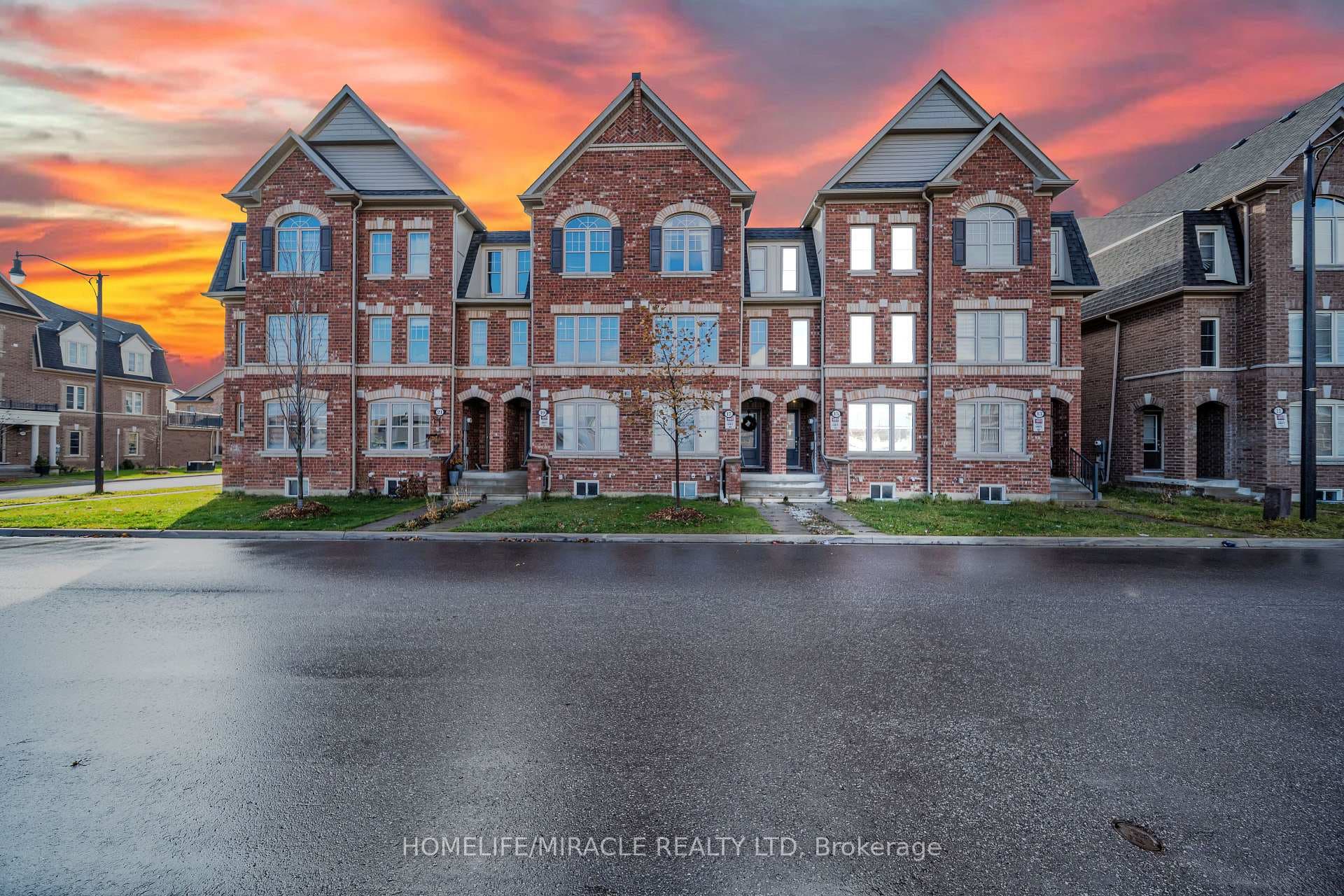 15 Finegan Circle, Brampton, ON L7A 4Z7 - Photo 1