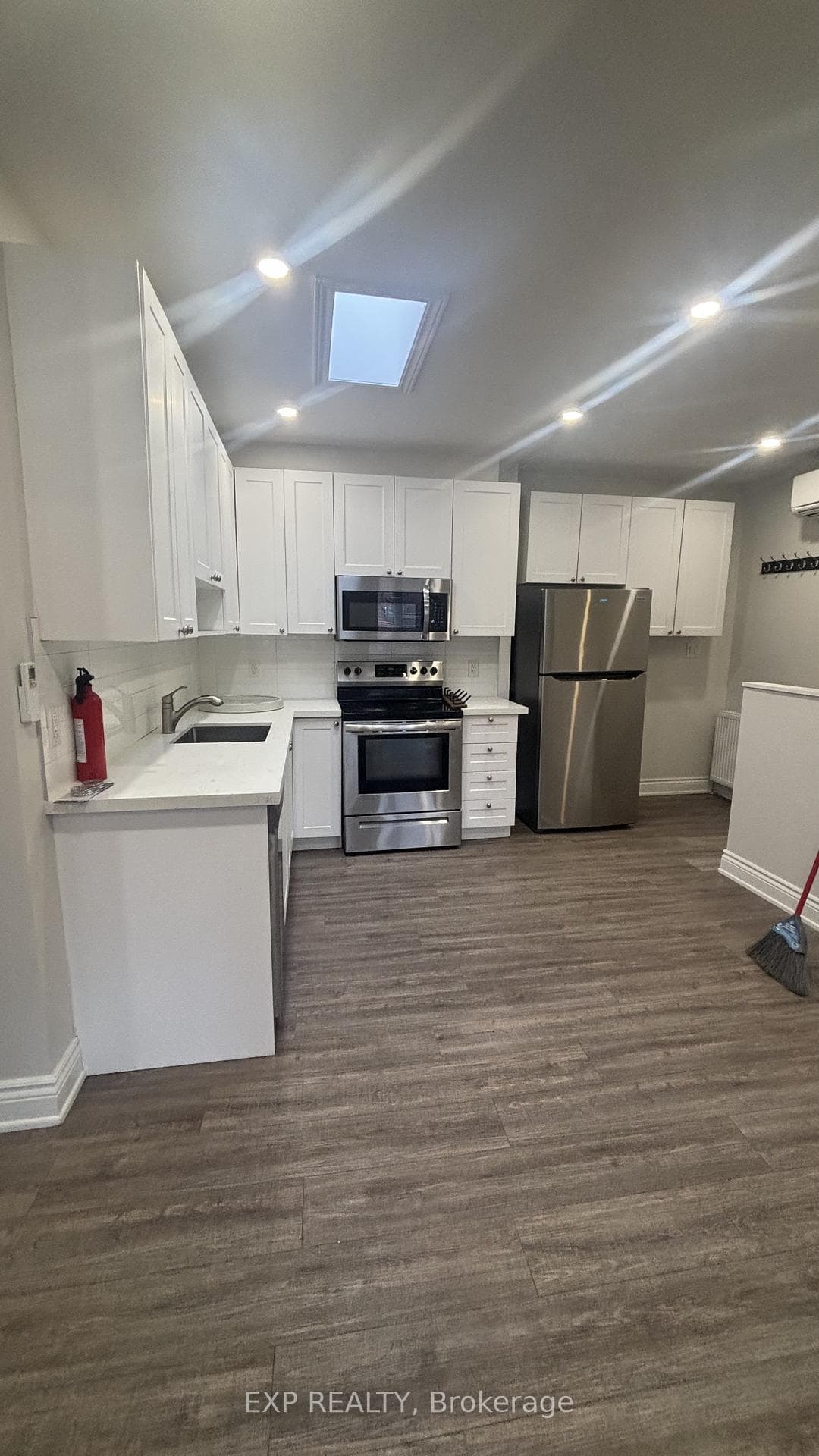 3289 Lakeshore Boulevard Unit 1, Liberty Village / Parkdale / South Parkdale, ON M8W 1M8 - Photo 1