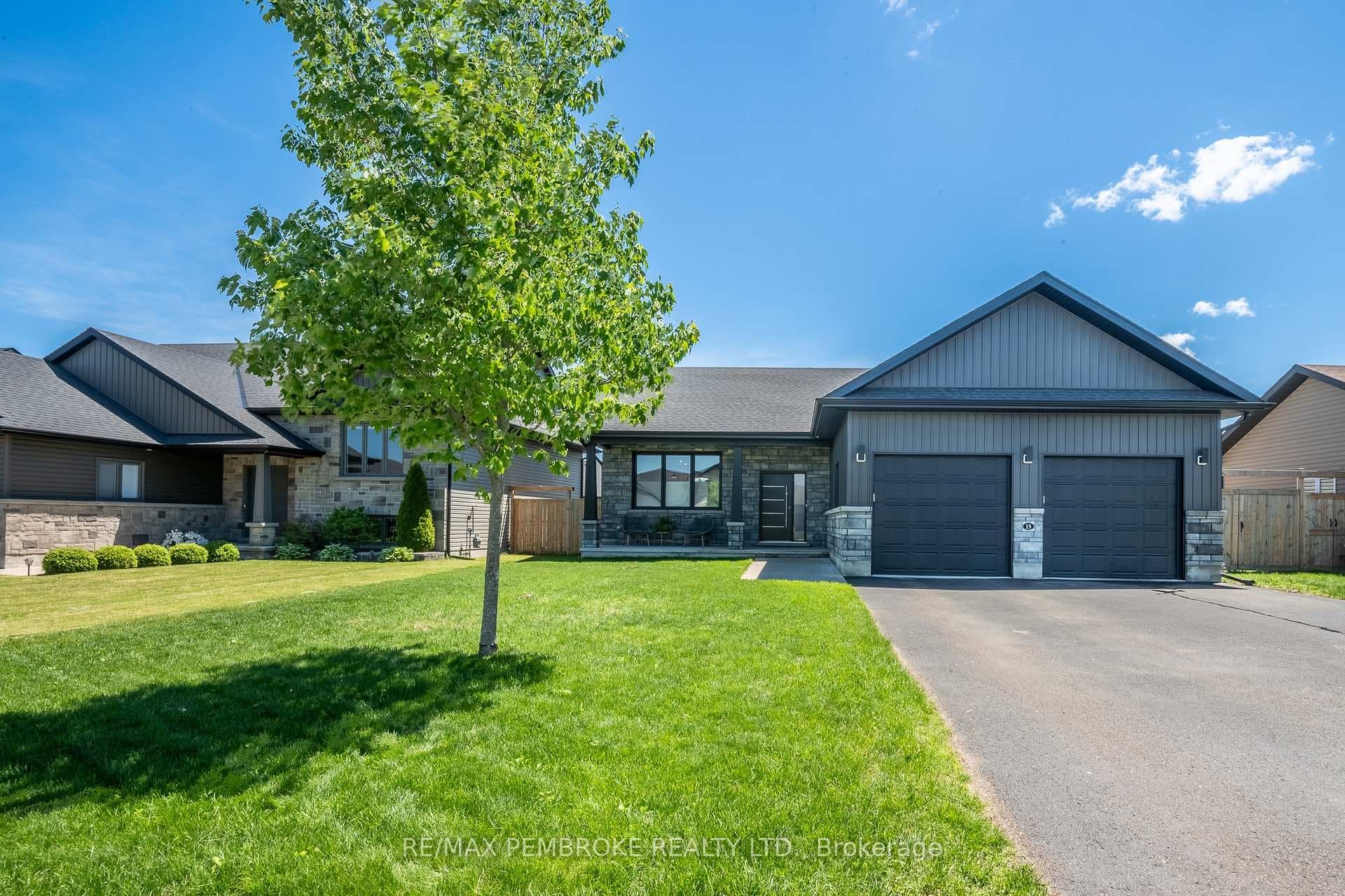 15 Drew Street, Petawawa, ON K8H 0G4 - Photo 1