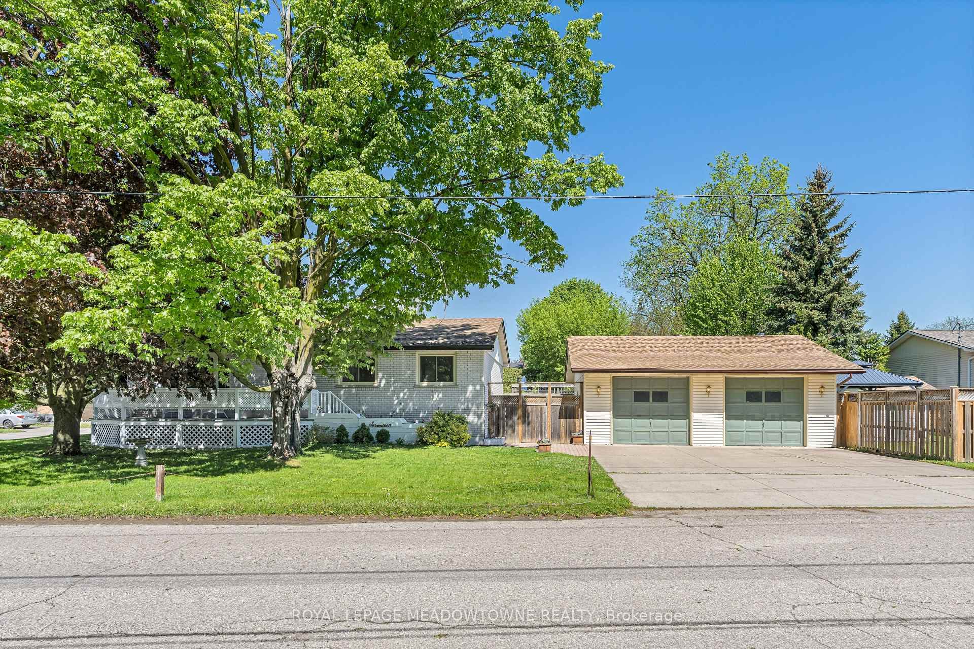 17 College Street, Halton Hills, ON L7G 2N6 - Photo 1