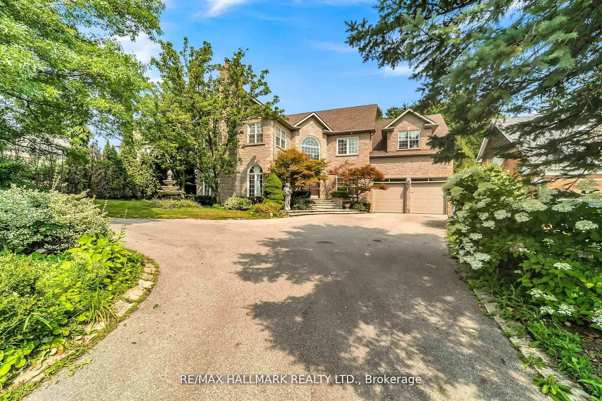 384 Kennedy Street, Aurora, ON L4G 5M6 - Photo 1