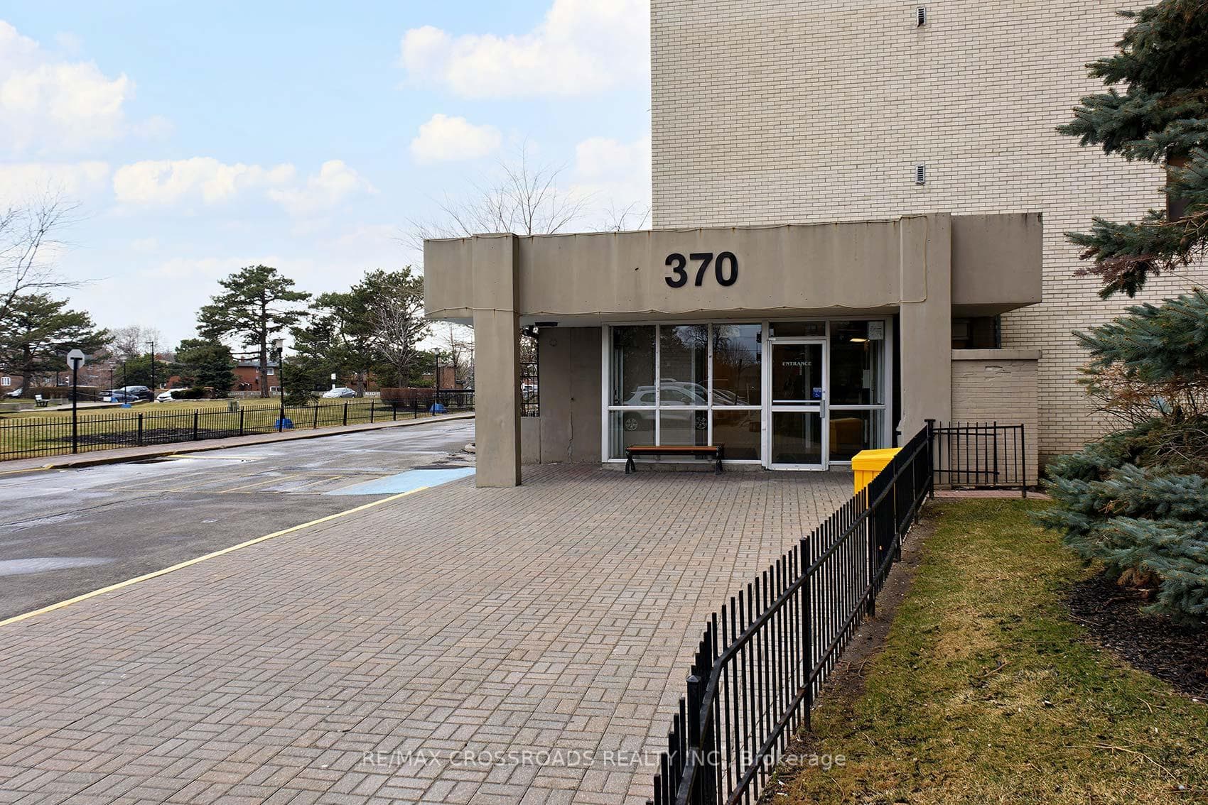 370 Dixon Road Unit 213, Etobicoke (Kingsview Village / Humber Heights), ON M9R 1T2 - Photo 1
