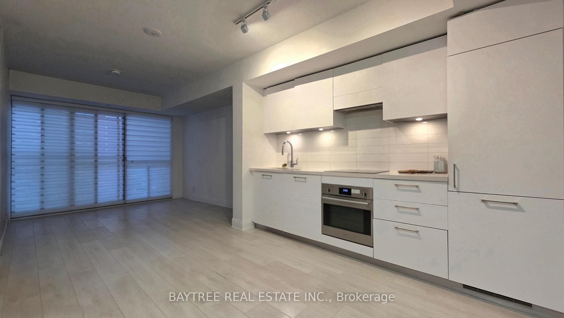 33 Frederick Todd Way Unit 402, Flemingdon Park / Don Mills, ON M4G 0C9 - Photo 1