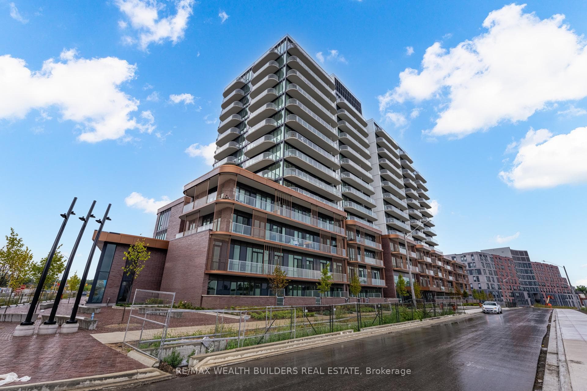 220 Missinnihe Way Unit 714, Mississauga, ON L5H 1G5 - Photo 1