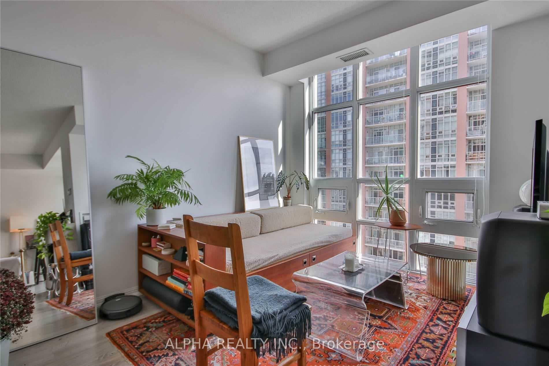 75 East Liberty Street Unit 1702, Toronto C01