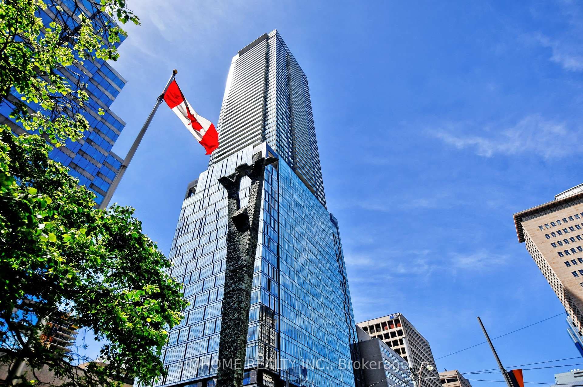 488 University Avenue Unit 4203, Downtown Toronto / Waterfront, ON M5G 0C1 - Photo 1