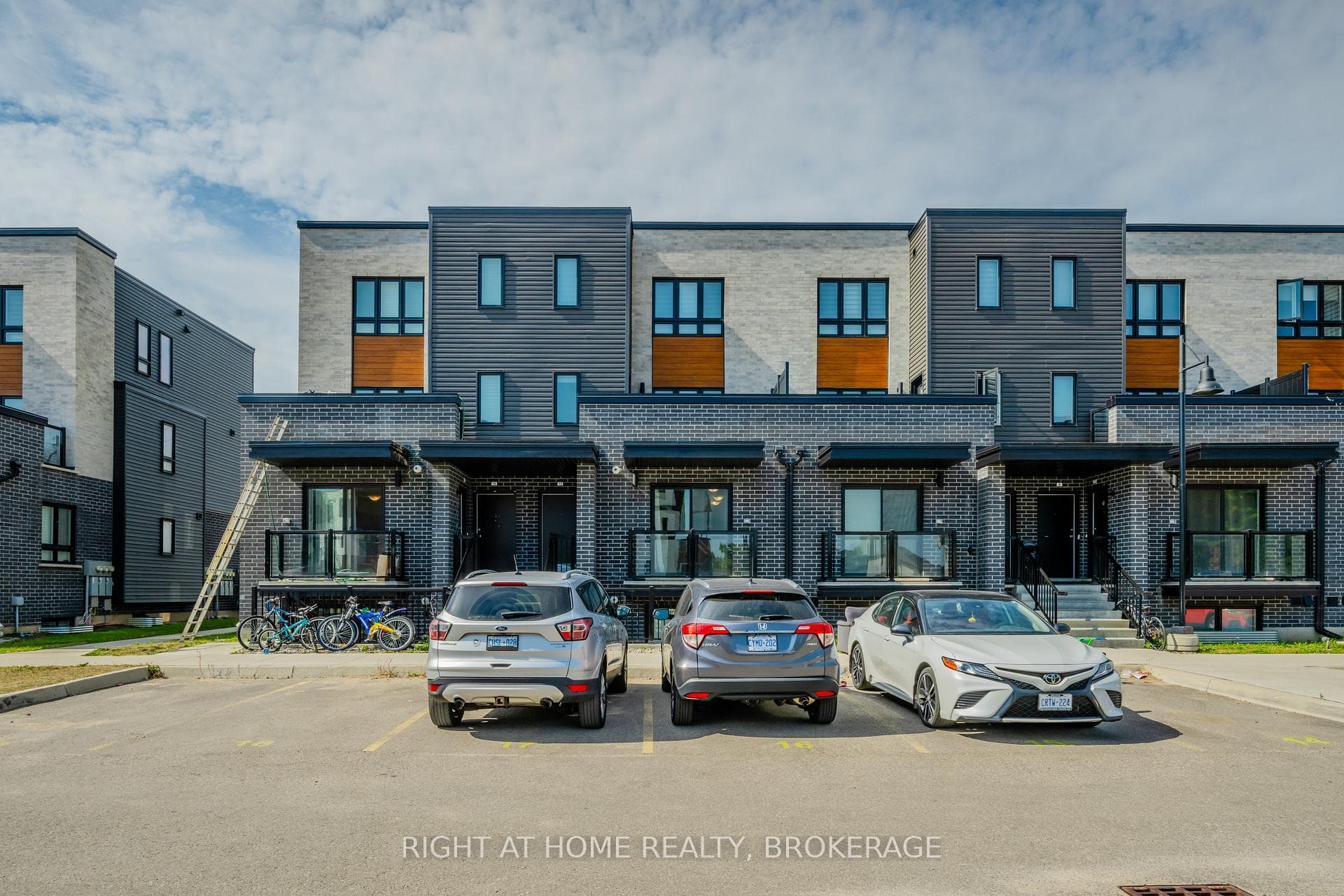 235 CHAPEL HILL Drive Unit 12, Kitchener