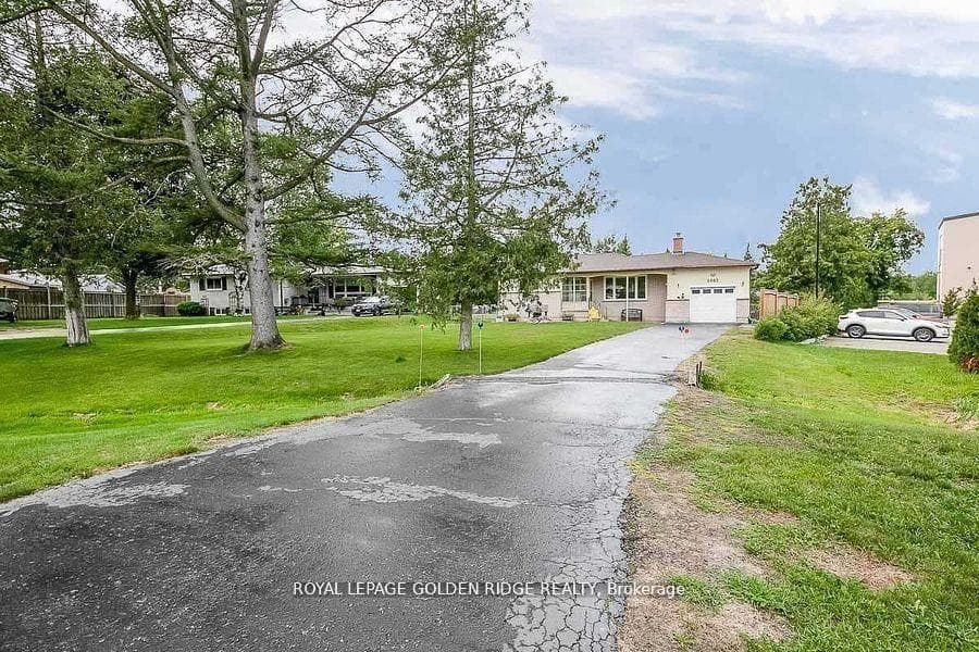 2082 Lea Road, Innisfil
