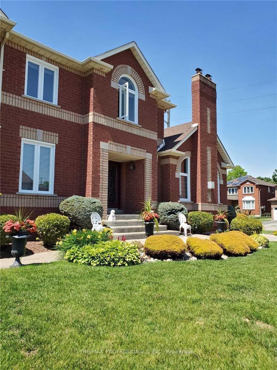 2078 Perran Drive, Mississauga, ON L5K 2R5 - Photo 1