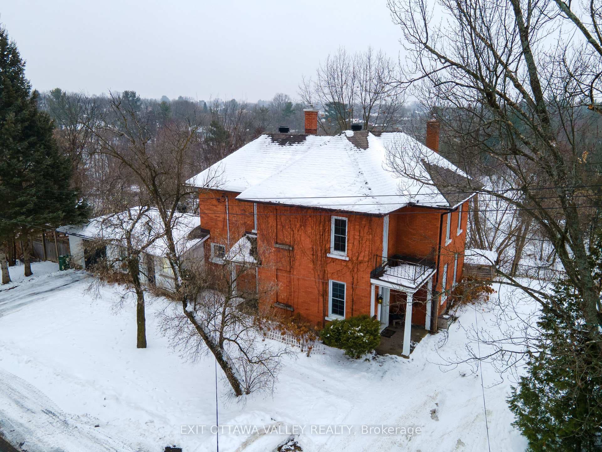 120 WELLAND Street, Pembroke, ON K8A 5Y3 - Photo 1