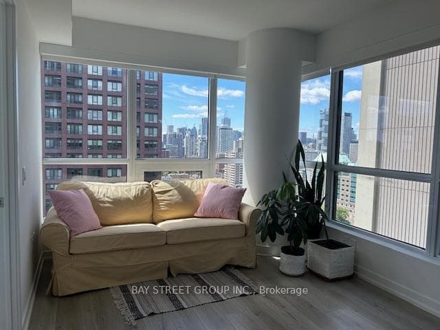 395 Bloor Street Unit 1802, Regent Park / Cabbagetown / St. James Town, ON M4W 1H7 - Photo 1