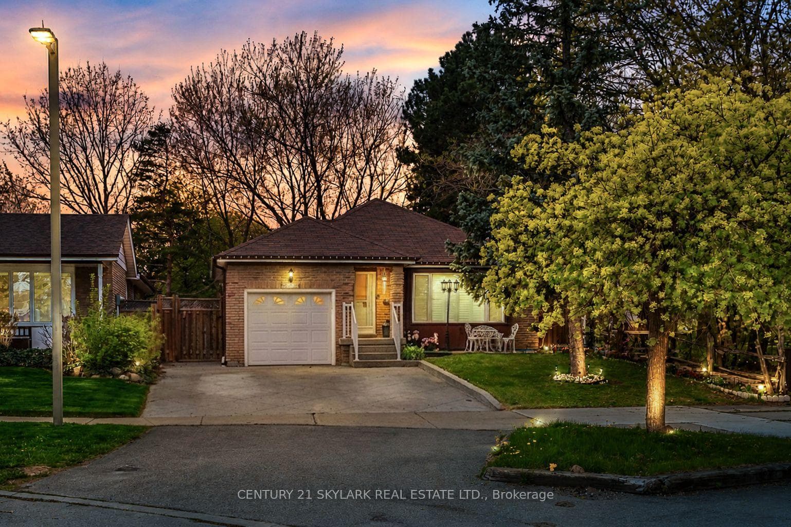 3353 Martins Pine Crescent, Mississauga, ON L5L 1G3 - Photo 1